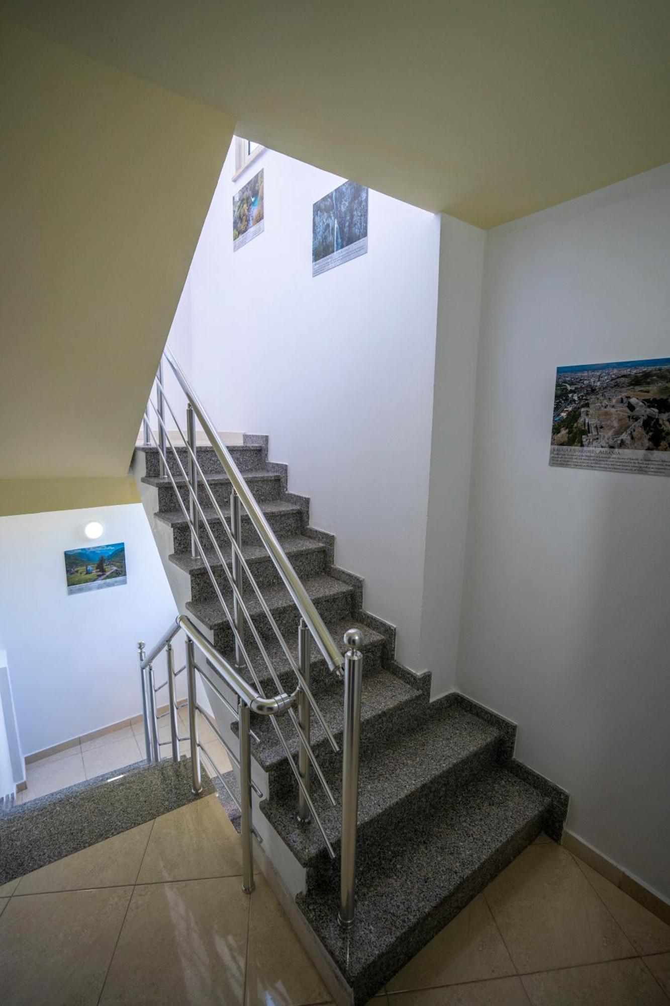 Golden Sleep Hostel Shkodër Exteriér fotografie